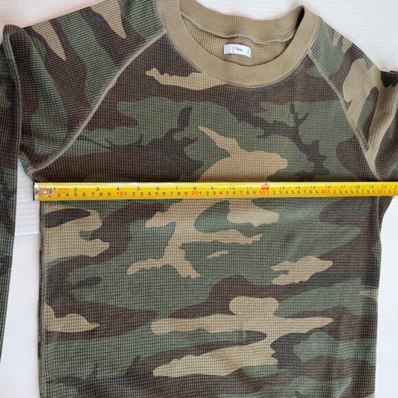 Aritzia TNA Andrews Waffle Longsleeve Thermal Camo long-sleeve shirt EUC M - Picture 3 of 11